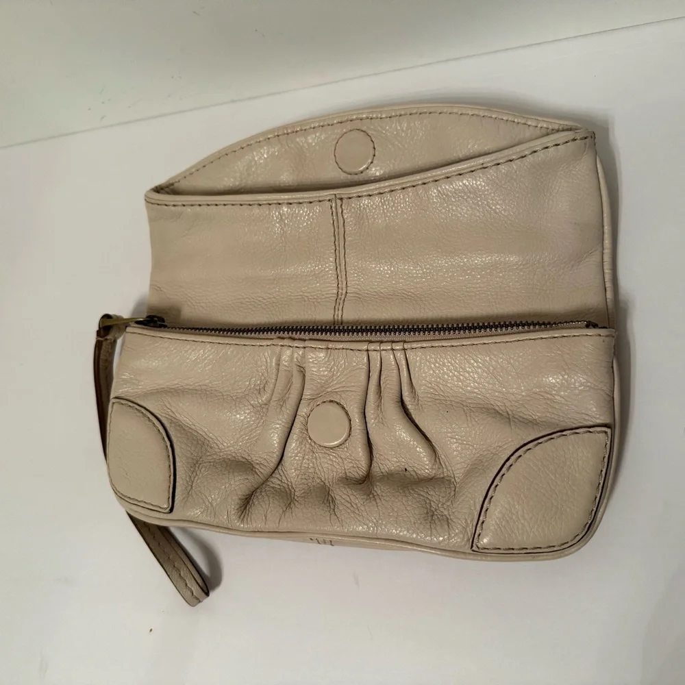 MARC BY MARC JACOBS WRISTLET CLUTCH BAG CREAM LEATHER MAGNET FLAP CLOSE